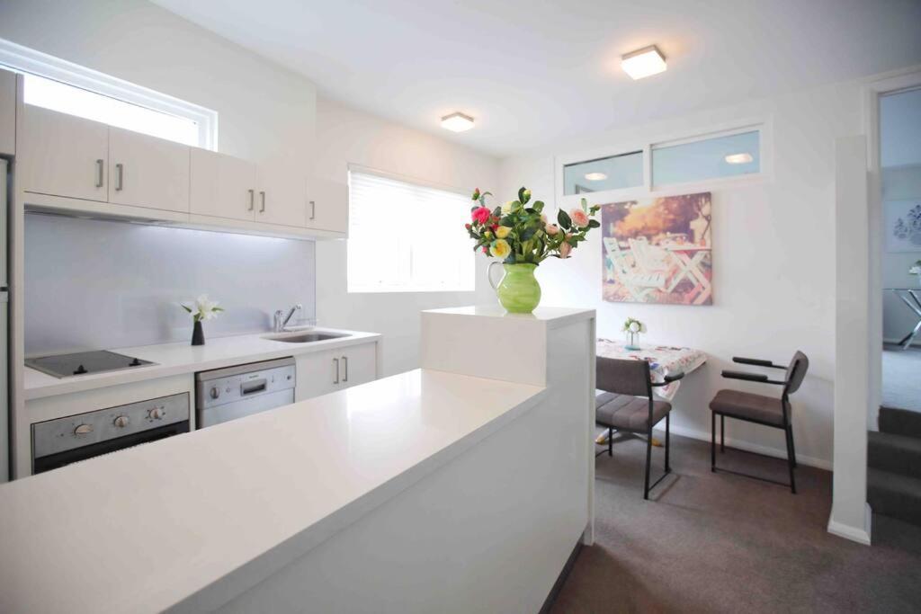 - Beautiful Apartment Hobart